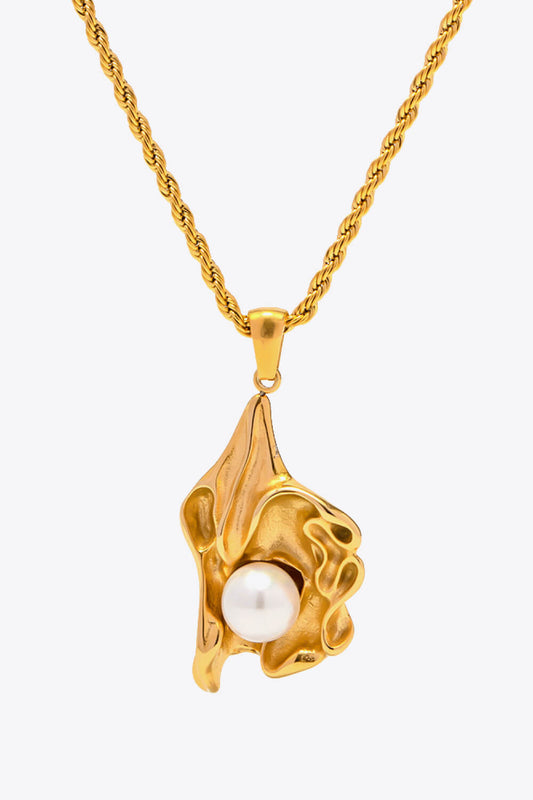 Venus Pendant Necklace